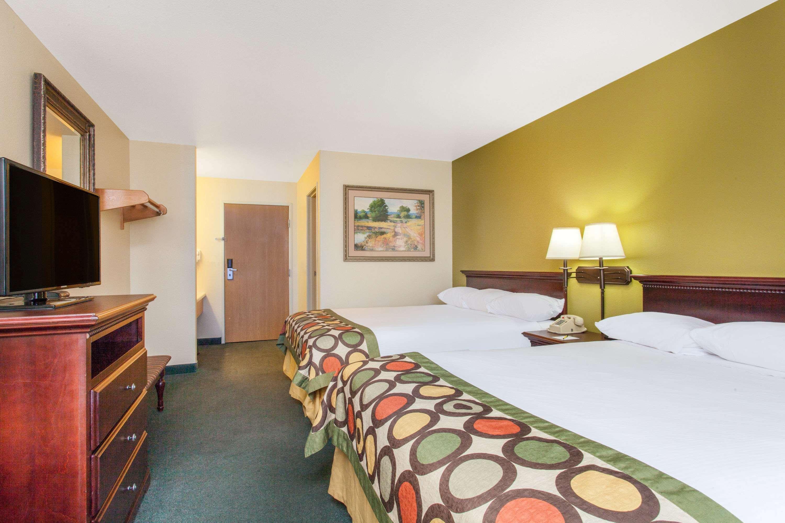 Super 8 By Wyndham Mccall Bagian luar foto
