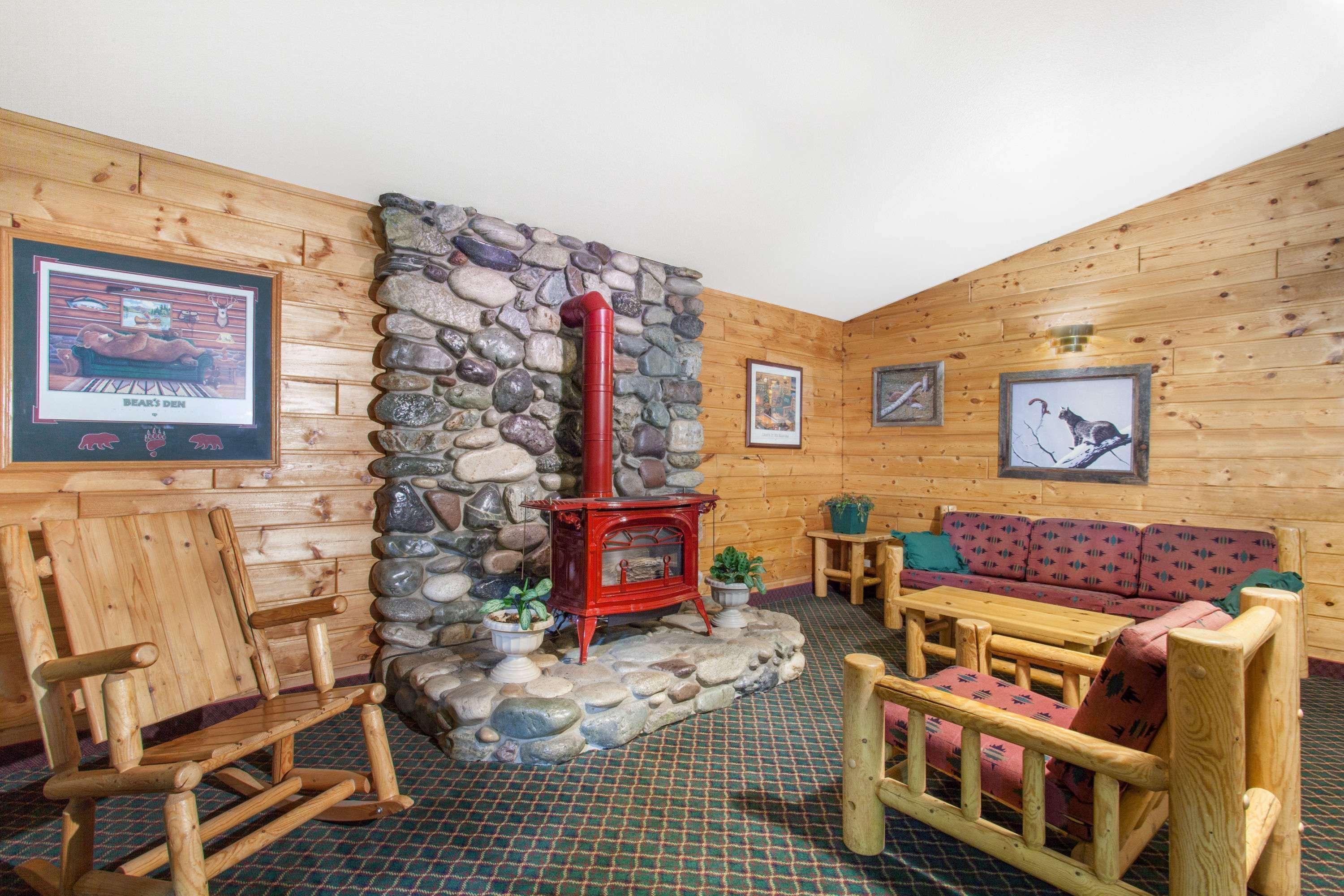 Super 8 By Wyndham Mccall Bagian luar foto
