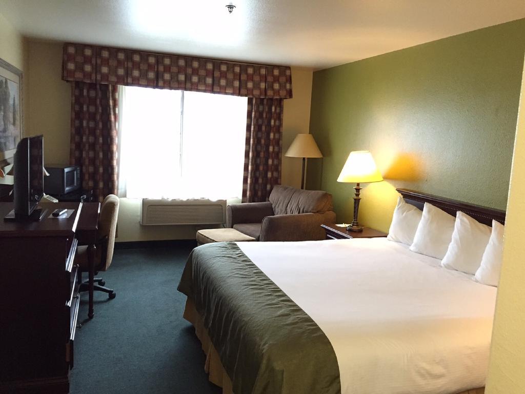 Super 8 By Wyndham Mccall Bagian luar foto