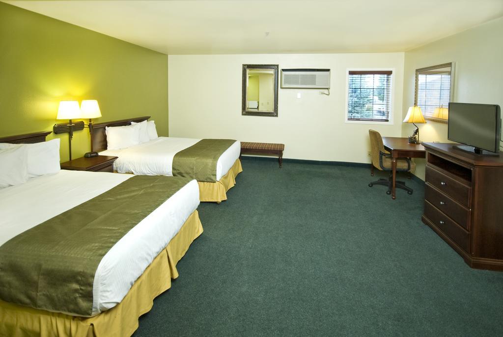 Super 8 By Wyndham Mccall Bagian luar foto